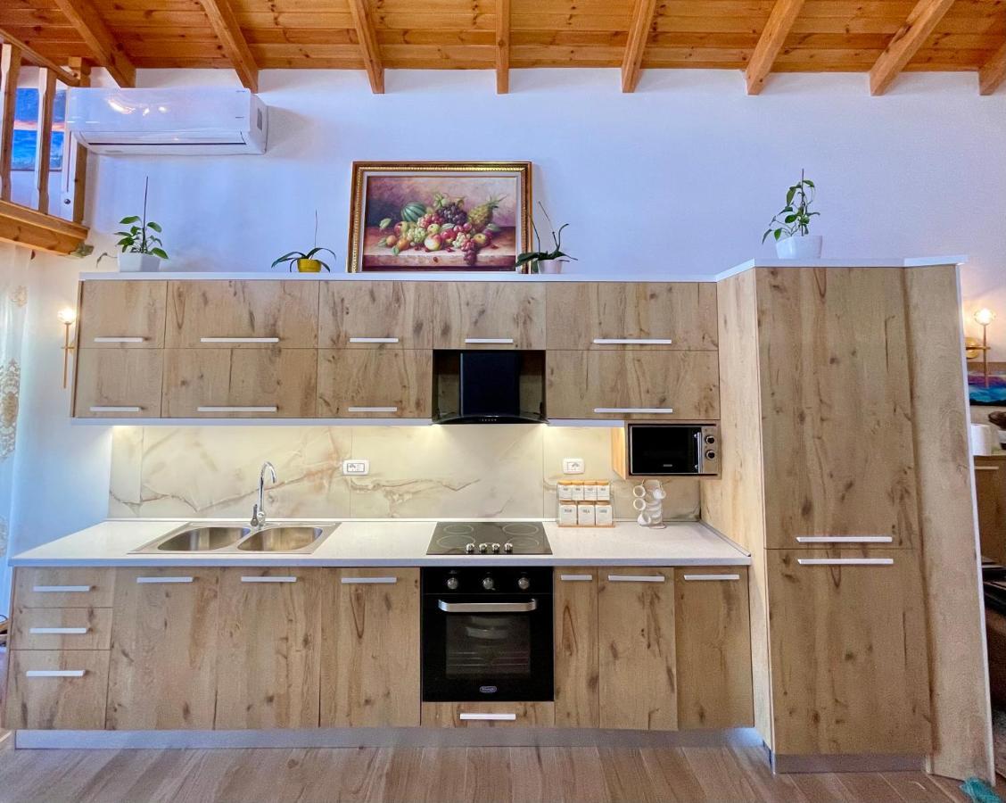 River Escape Villa - Private Beach, Scenic View & Bbq Tepelene Exterior photo